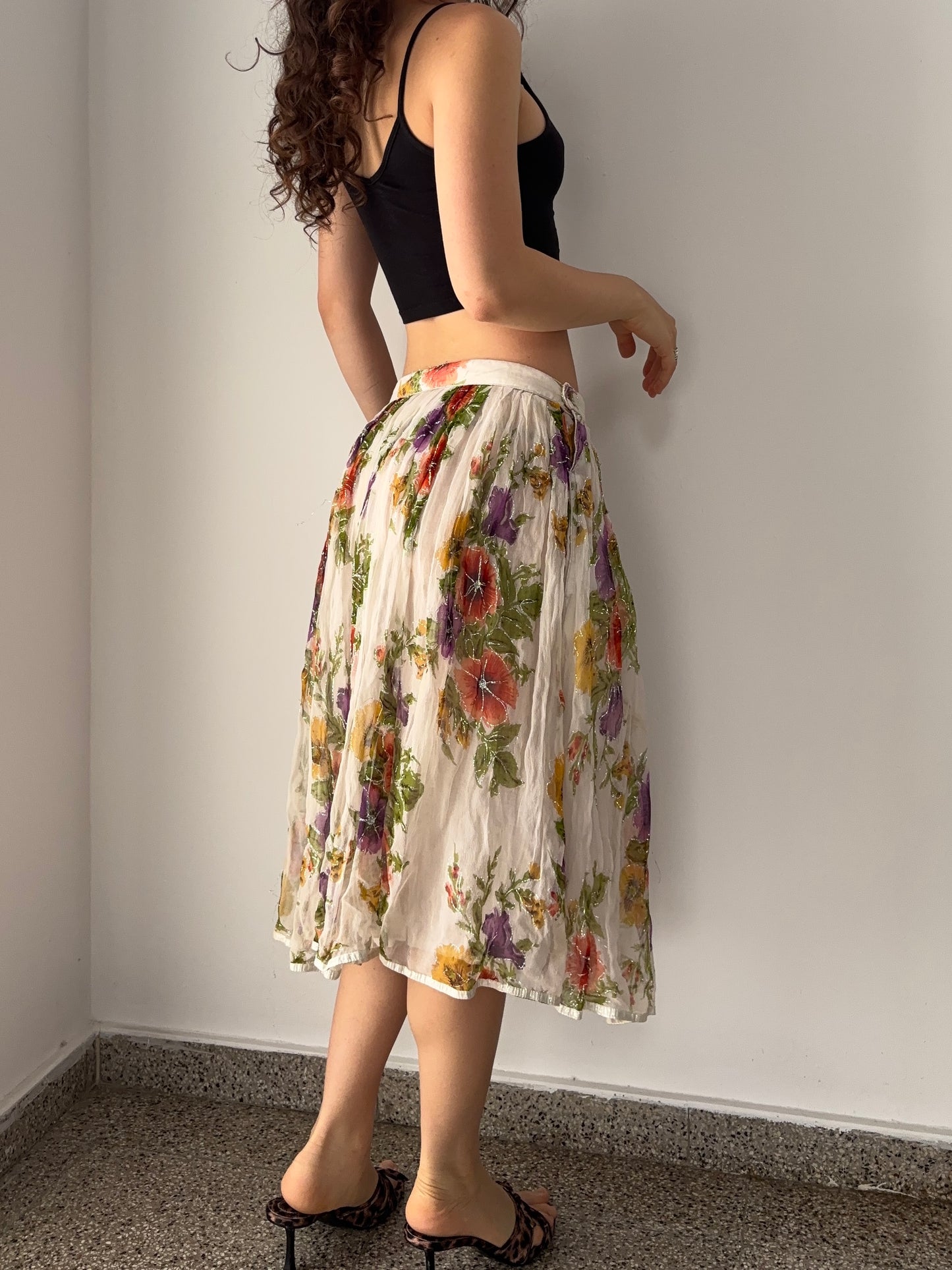 Flowy skirt with floral pattern