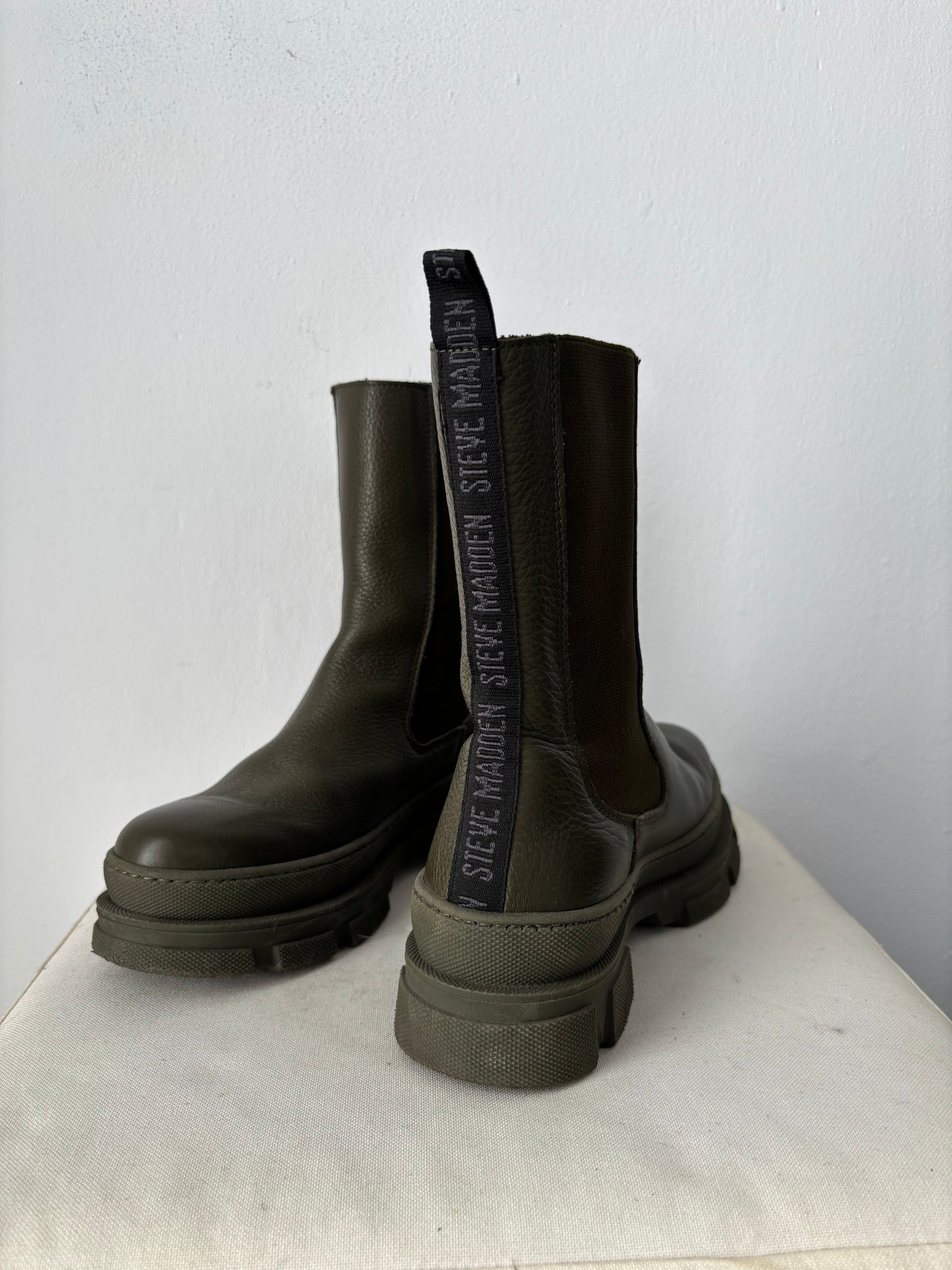 Steve Maden olive green boots