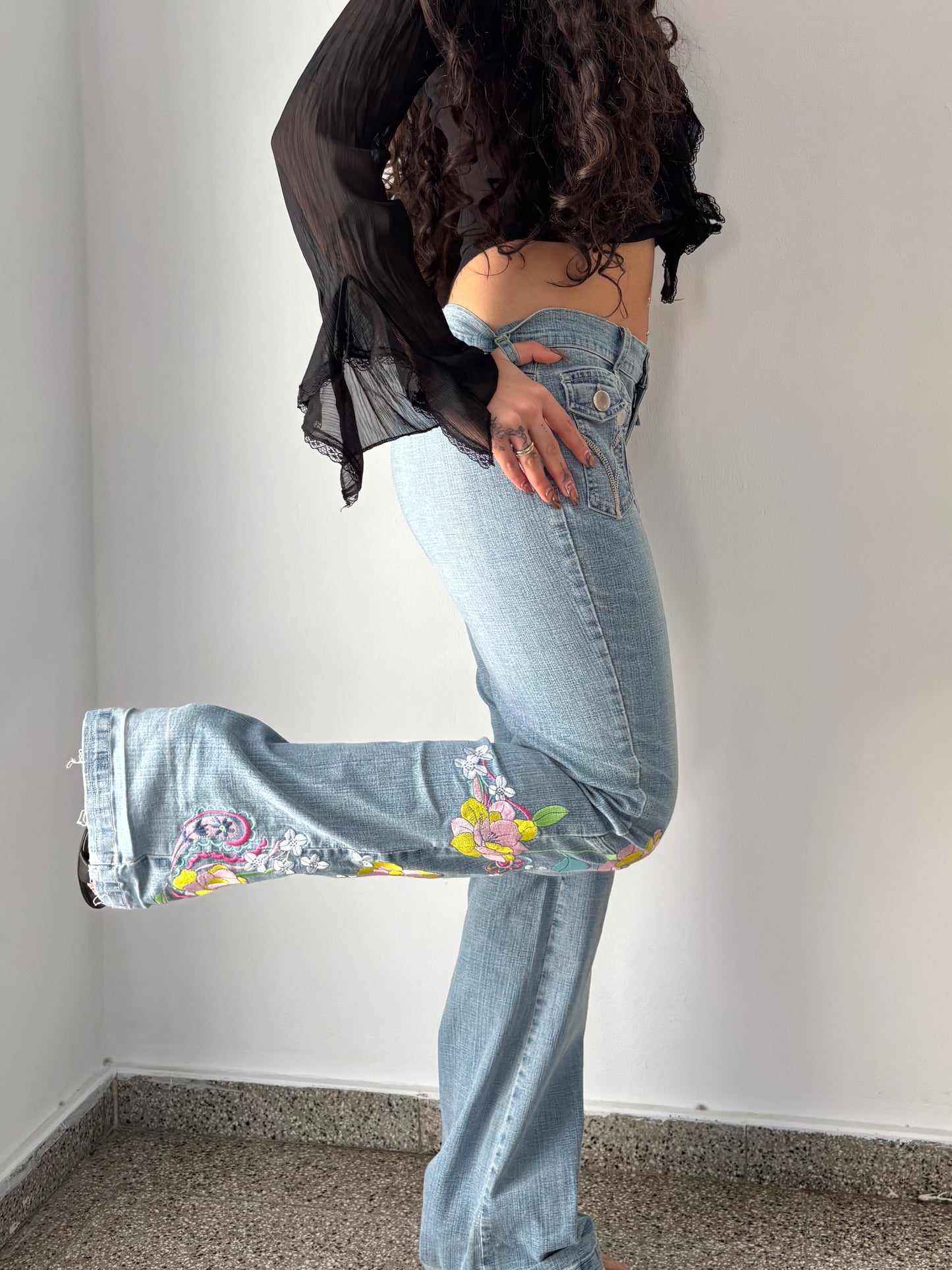 Light wash jeans with flower details
