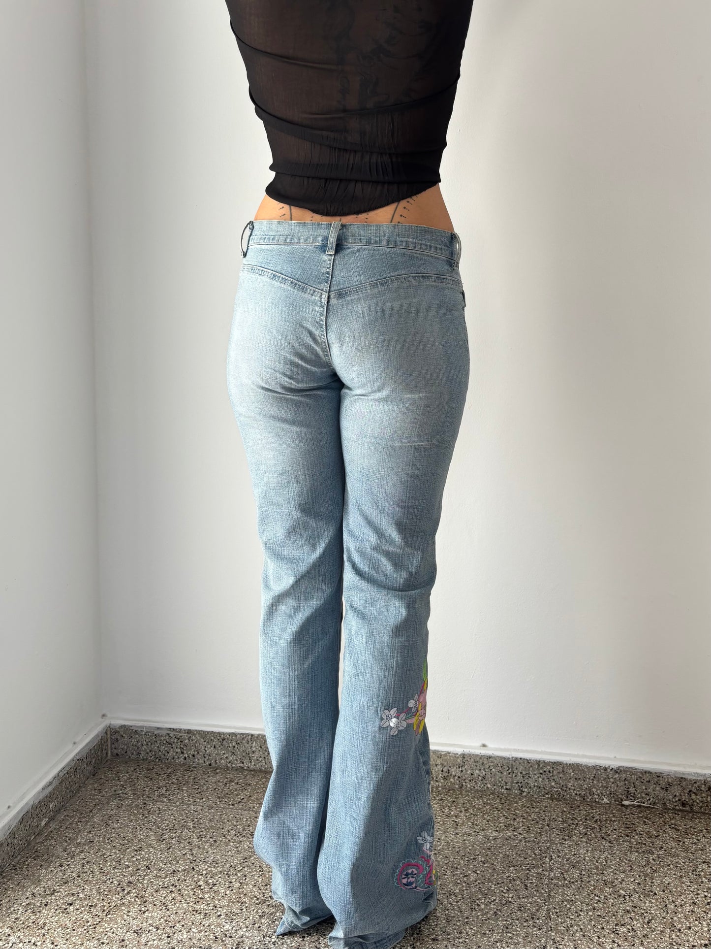 Light wash jeans with flower details