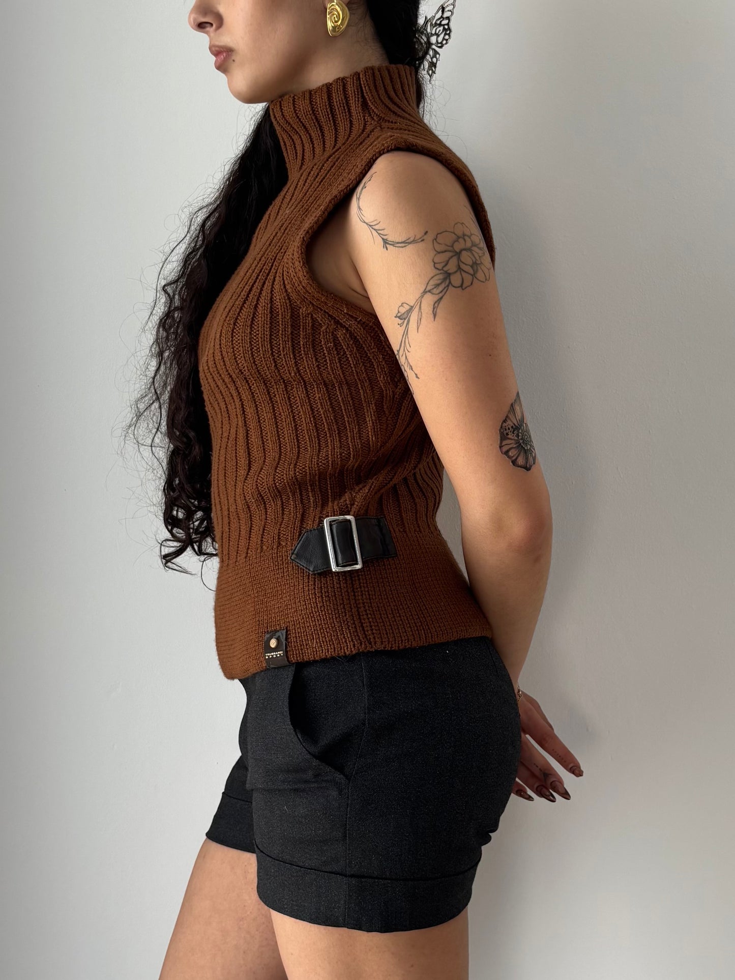 Brown knit vest with buckles