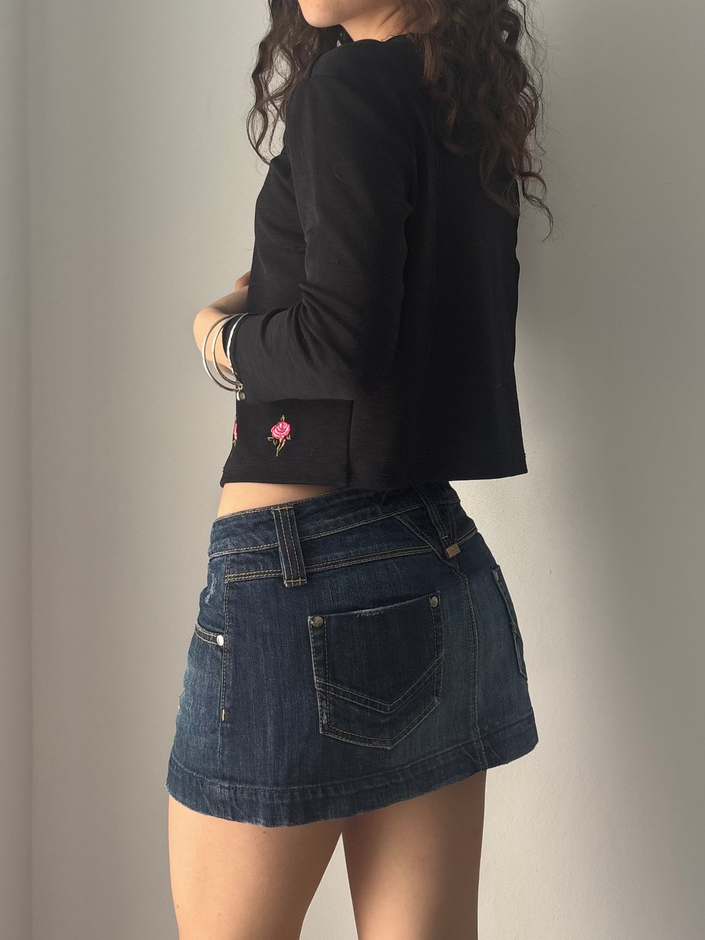 Black cardigan with rose embroidery