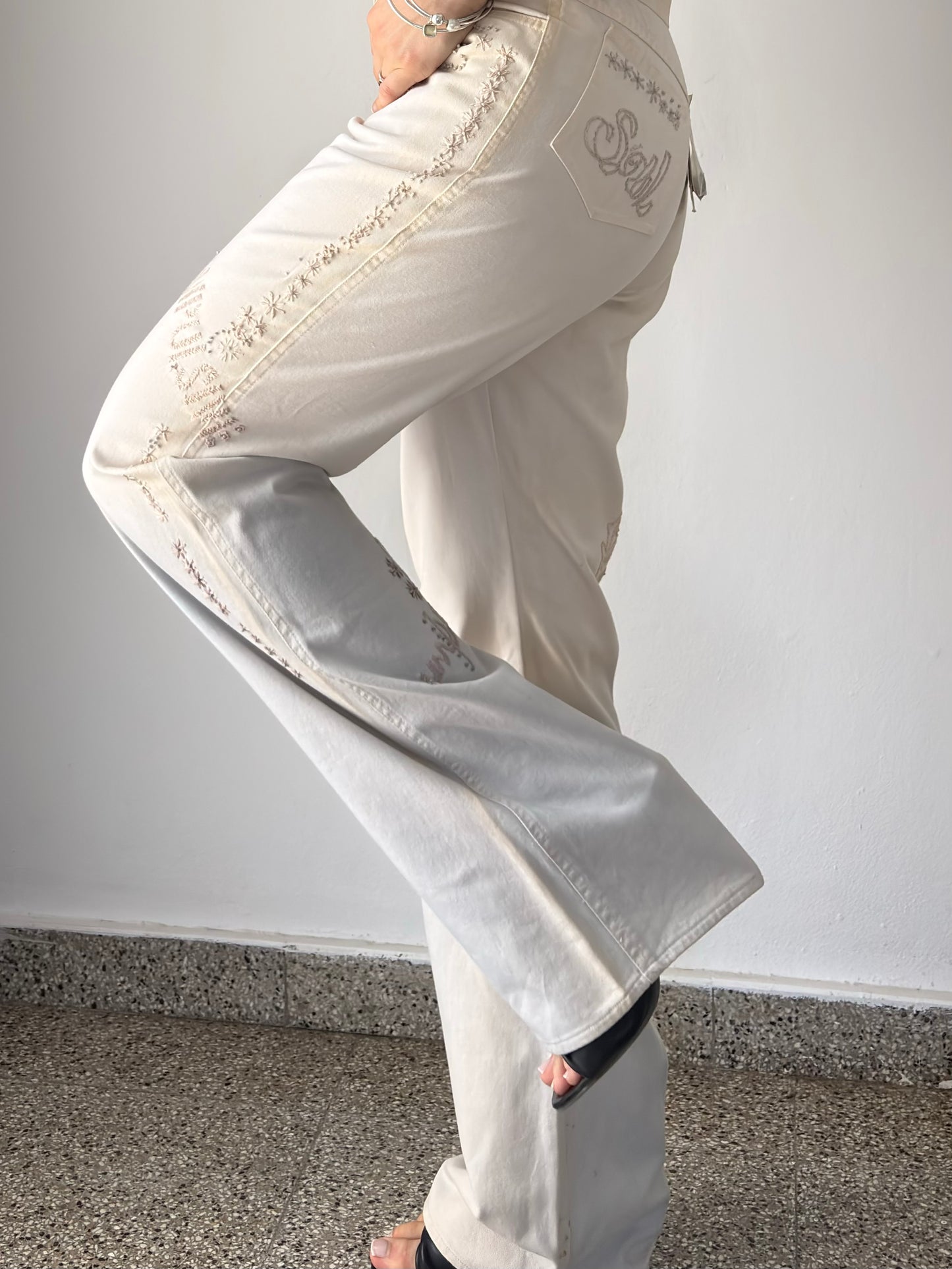 Alain Manoukian dead stock white embroidered jeans