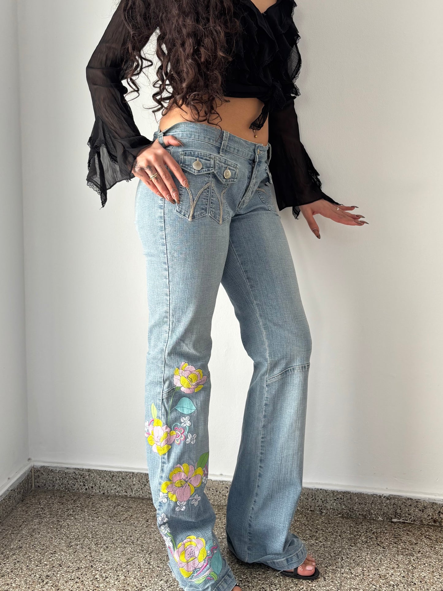 Light wash jeans with flower details