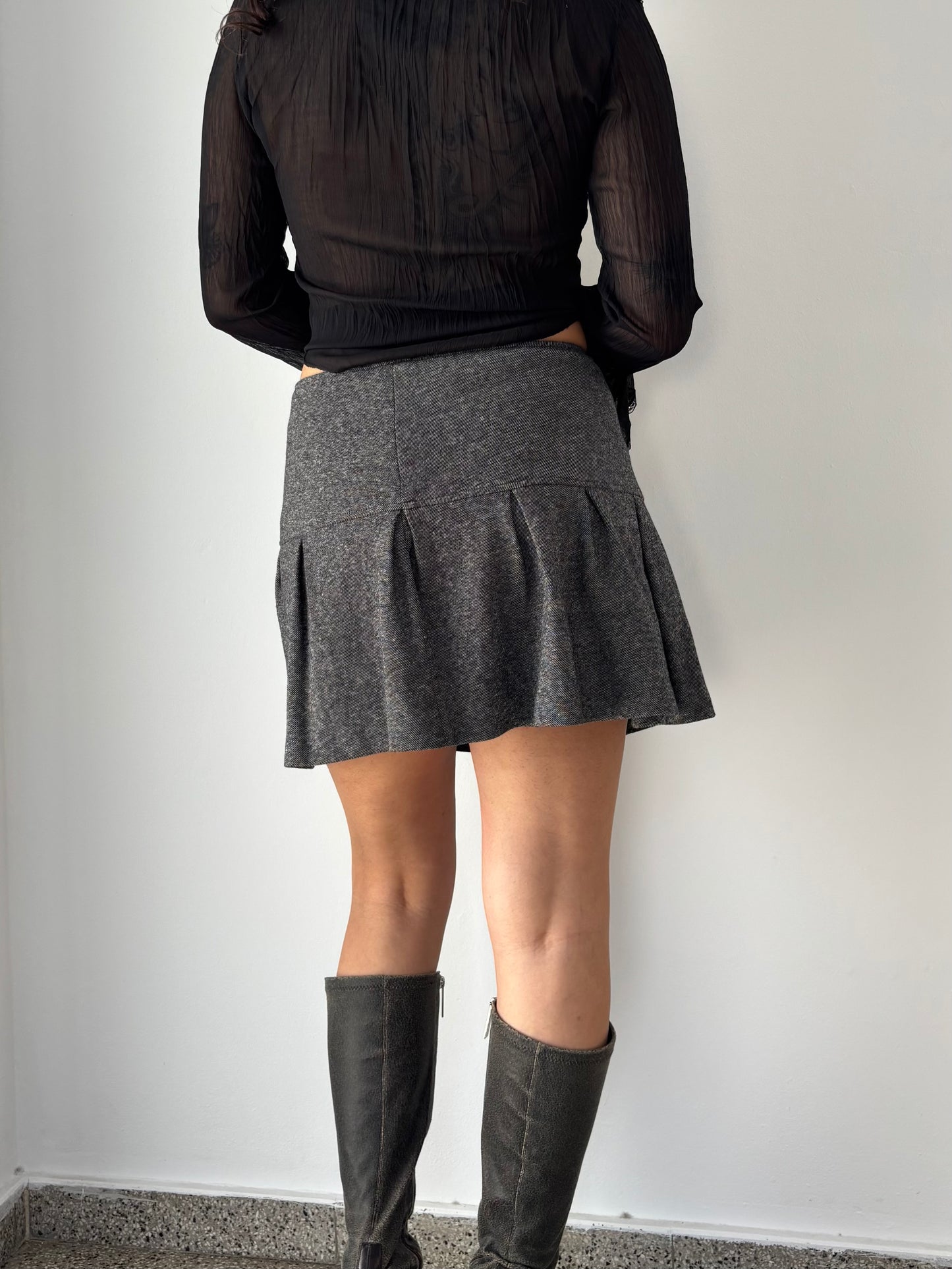 Grey mini skirt with pleats