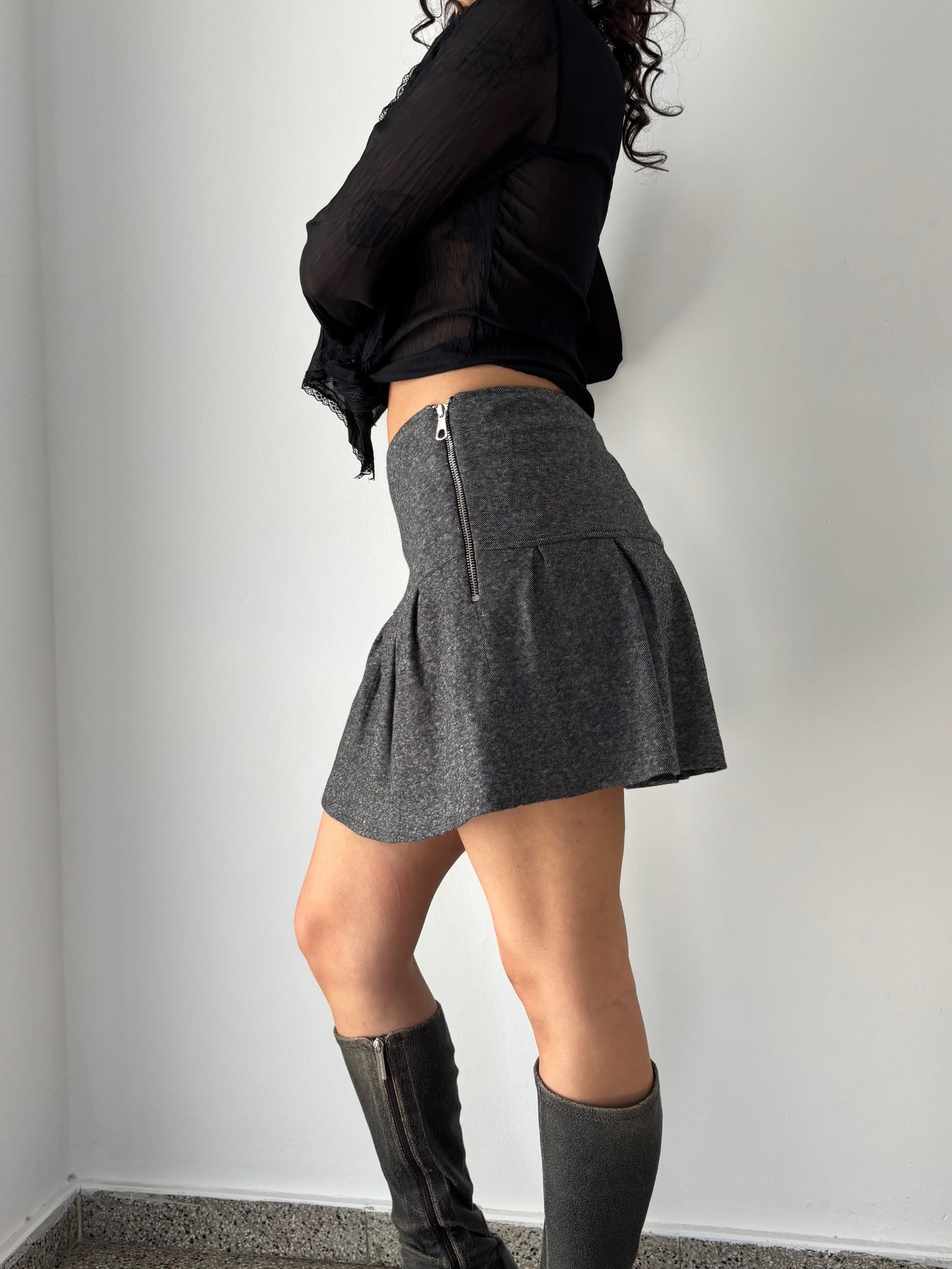 Grey mini skirt with pleats
