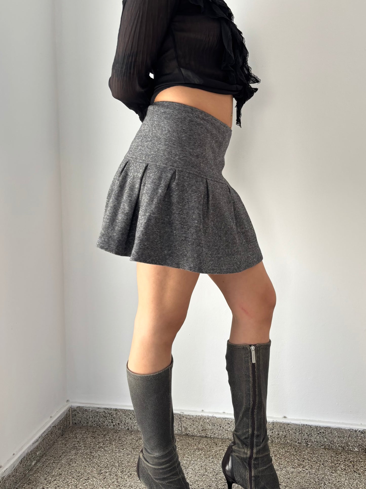Grey mini skirt with pleats
