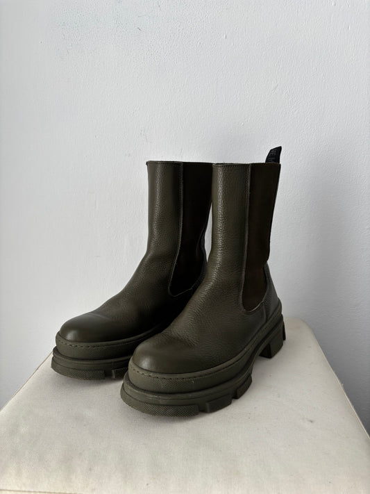 Steve Maden olive green boots