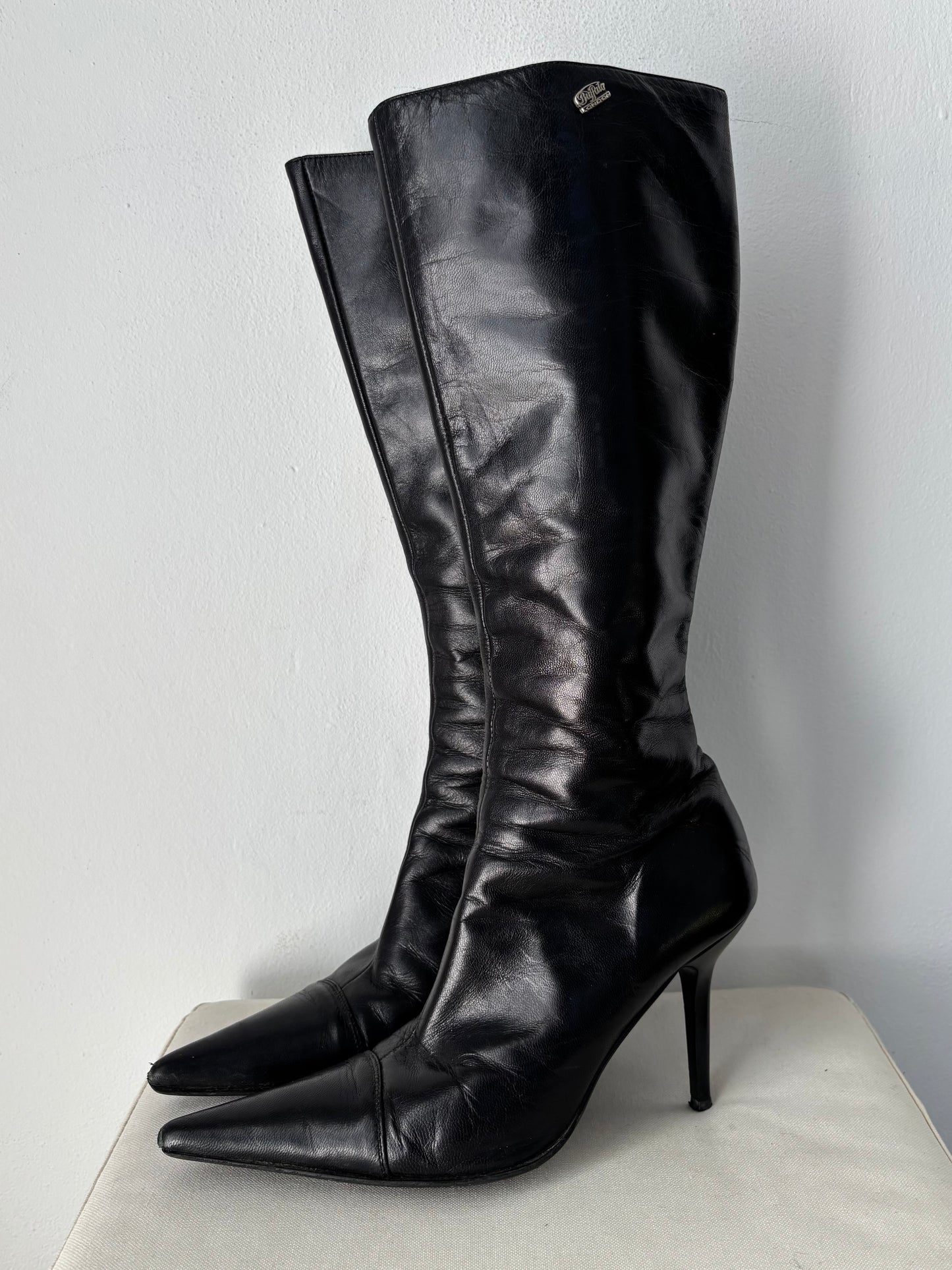 Buffalo London black leather boots