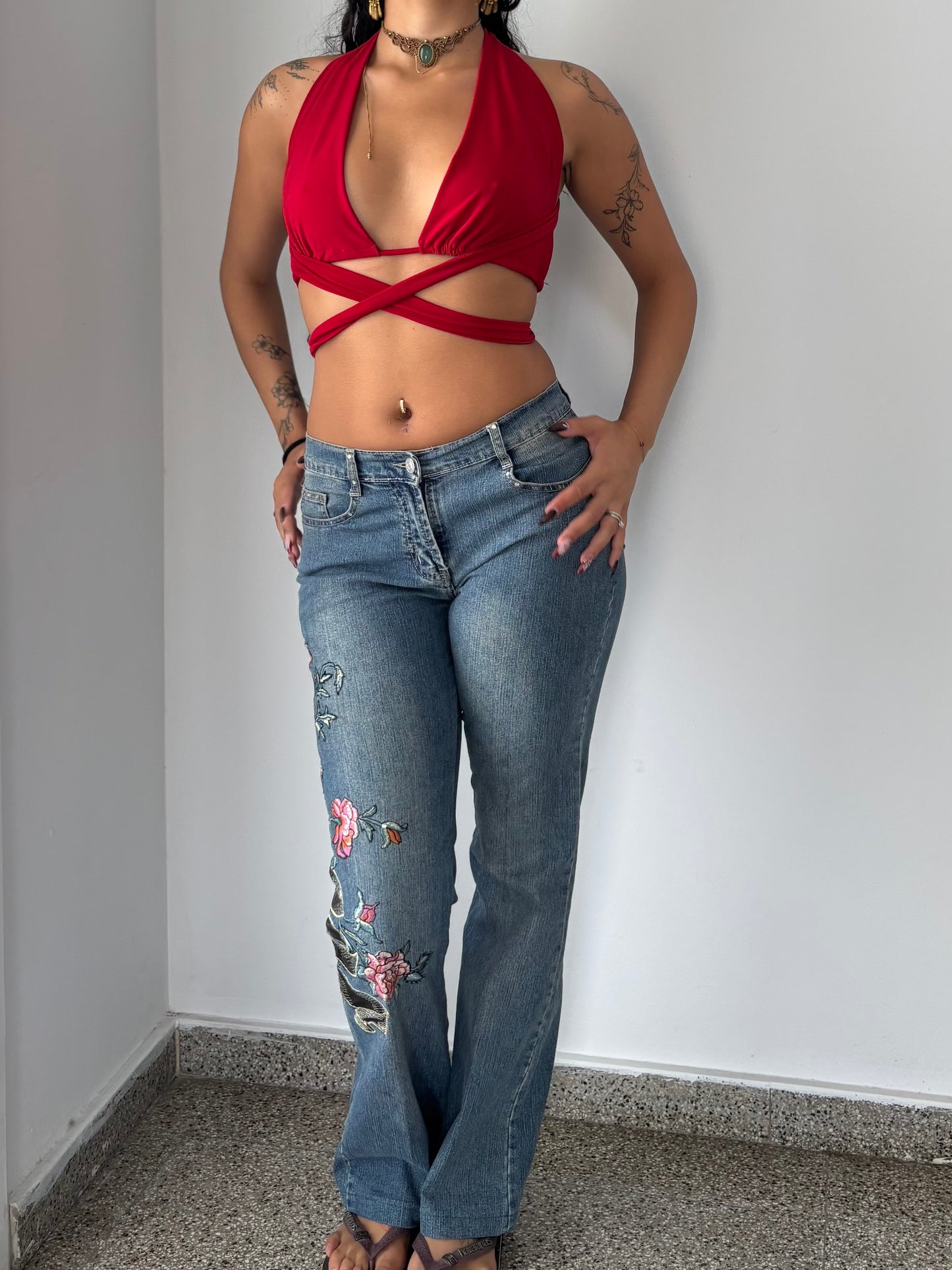 Low rise flare jeans with rose embroidery