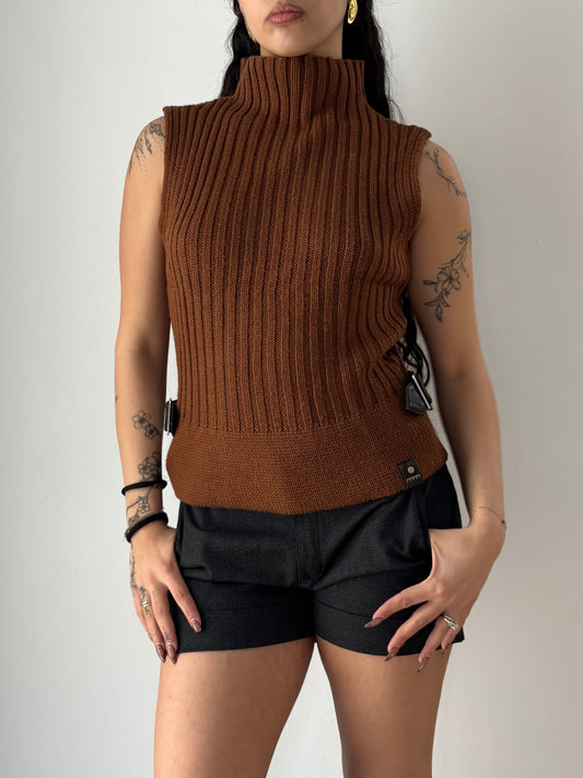 Brown knit vest with buckles