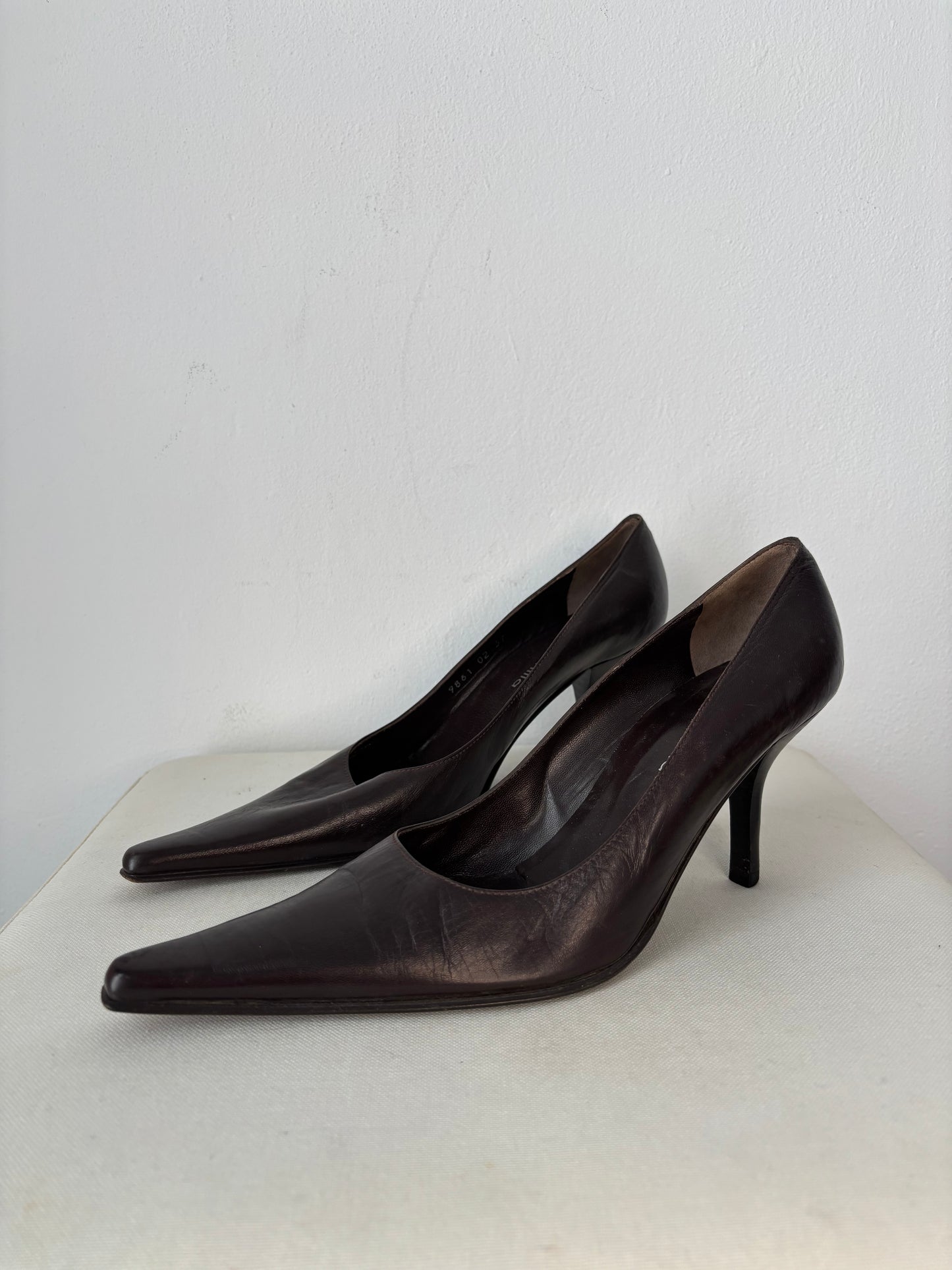 Vintage brown leather heels