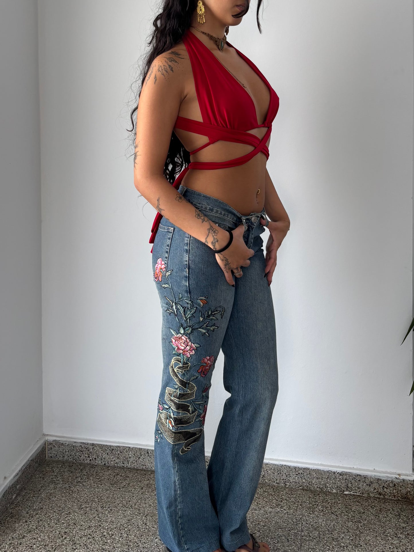 Low rise flare jeans with rose embroidery