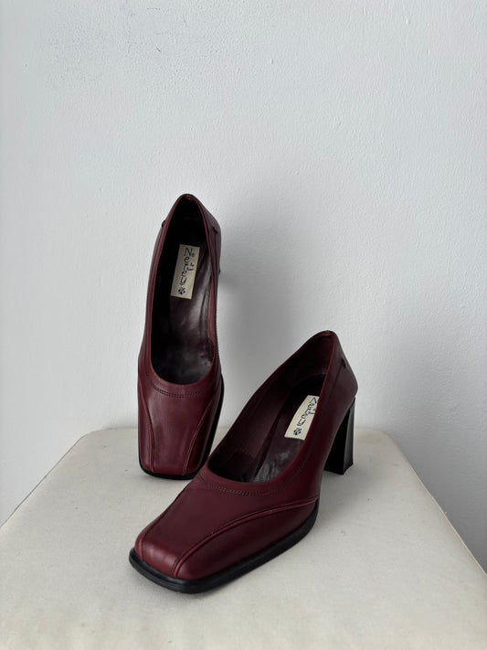 Vintage red squared toe heels