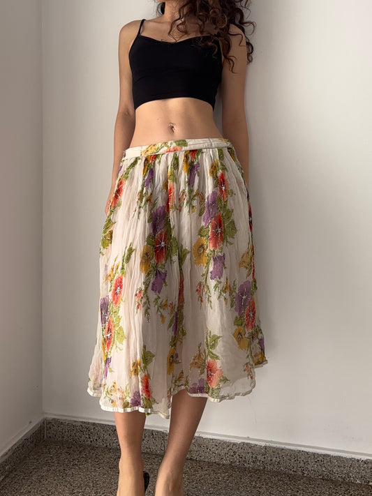 Flowy skirt with floral pattern