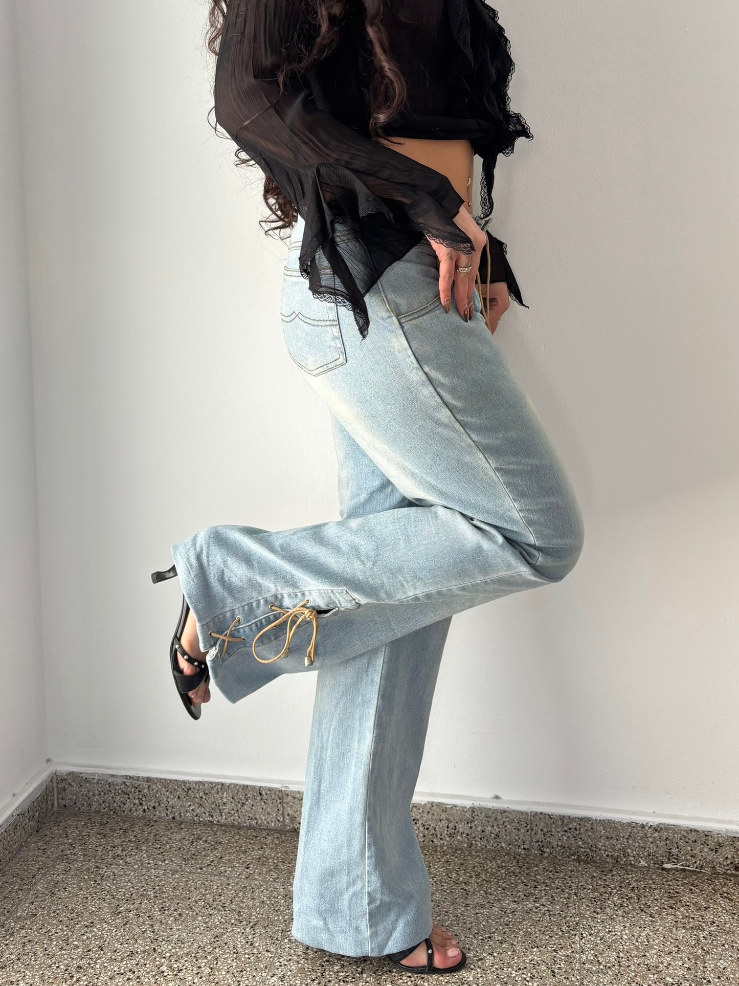 Light wash baggy jeans with ties