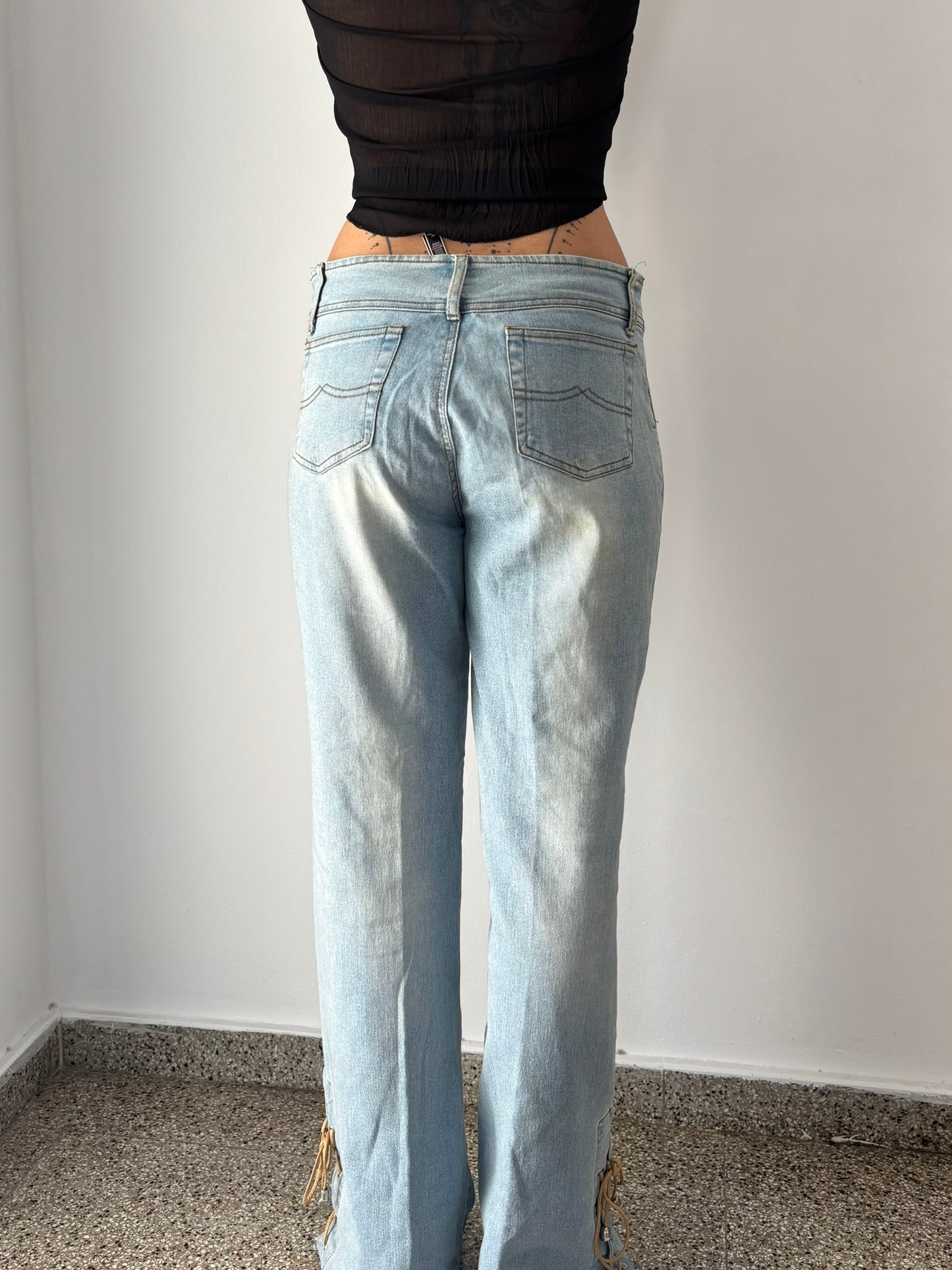 Light wash baggy jeans with ties